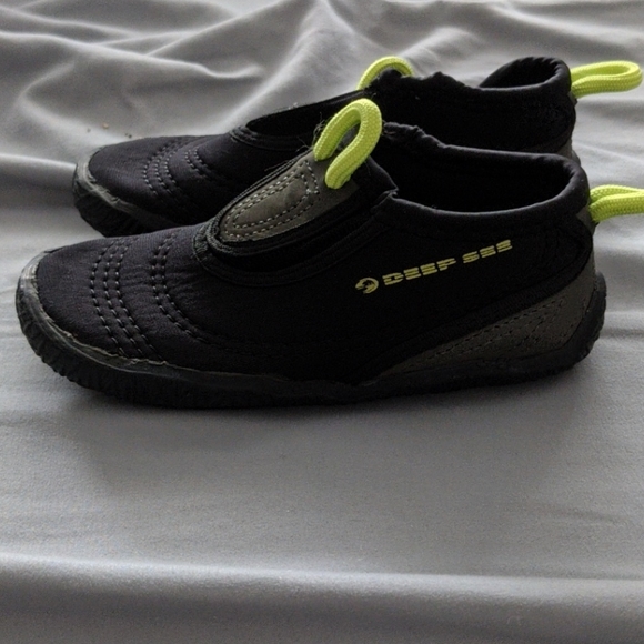 LAST CHANCE Toddler water shoes - Picture 6 of 6